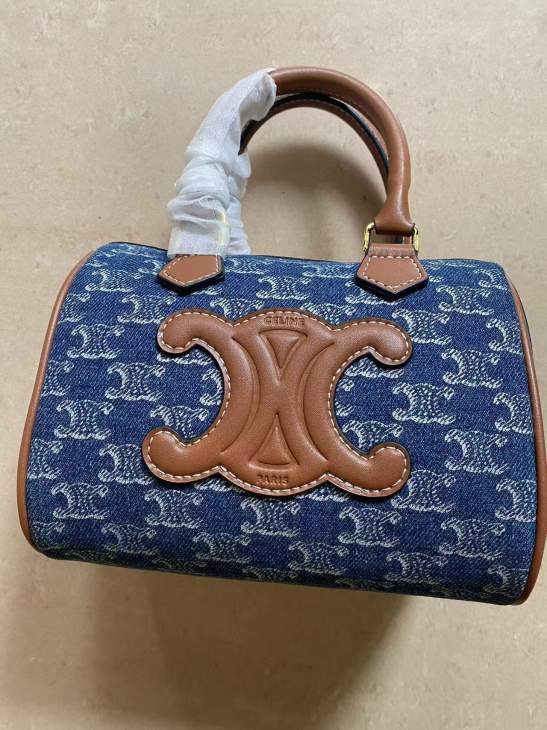 Picture of Celine Handbags _SKUfw225666868fw